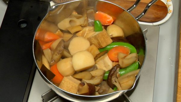 Turn off the burner and it is ready. The vegetable will soak up the remaining broth when cooled. You can reheat the Nimono when served.
