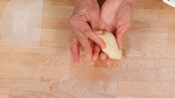 Be sure to overlap the dough otherwise the cream may come out from the gaps. It will be challenging to wrap the soft pastry cream so chill it thoroughly.