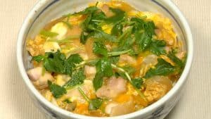 Easy Oyakodon Recipe (Chicken Egg-Drop Donburi with Silky Egg Mixture)