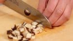 Cut off the stem. Then, cut it into 1cm (0.4") pieces. Make sure to save the shiitake liquid for later use.