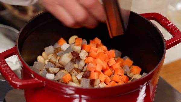 Add the chopped shiitake, burdock root, konnyaku and carrot.