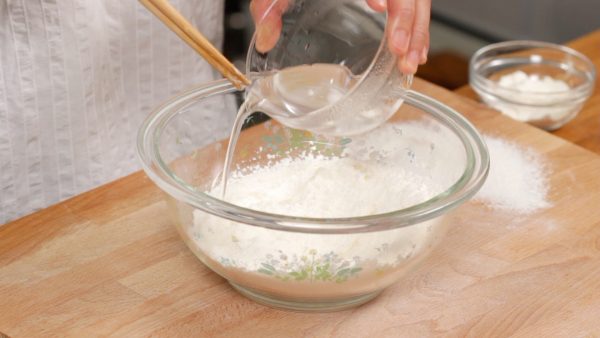 Dissolve the salt in the hot water. Then, gradually add the salt water to the flour while stirring with chopsticks.