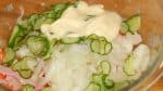 Now, add the mayonnaise and sprinkle on the pepper again. Distribute the condiments evenly.