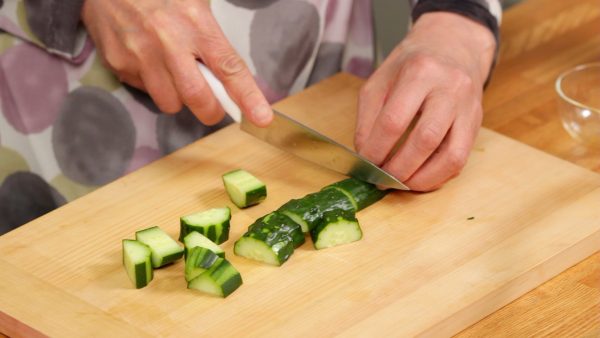 Peel the firm skin of the cucumber. Then, cut into 1.5cm (0.6") pieces.