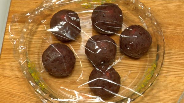 Place the anko balls in a dish and cover with plastic wrap to keep them moist.