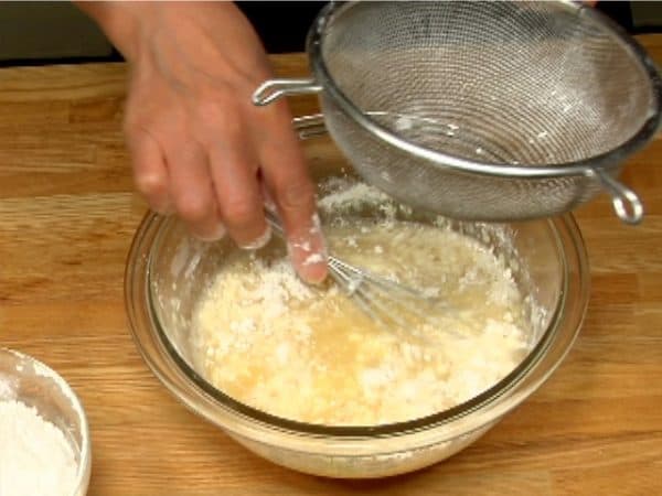 Combine the egg mixture stirring with the whisk.