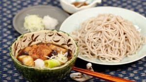 Lire la suite à propos de l’article Recette de Tsukesoba Kamo au poulet version Nanban (nouilles soba froides à tremper dans un bouillon chaud)