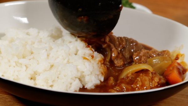 When the egg is ready, ladle the gyusuji curry next to the fresh steamed rice in a bowl.