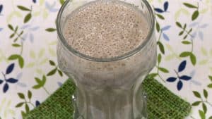 Read more about the article Black Sesame Smoothie Recipe (Beauty Drink with Banana and Soy Milk)