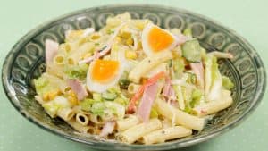 Read more about the article Công thức rau trộn (Salad) mì nui Macaroni (Mì Ý trộn (salad) với bắp cải mềm và sốt Mayonnaise)