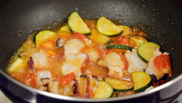 Lightly stir the ingredients and reduce to the lowest possible heat.