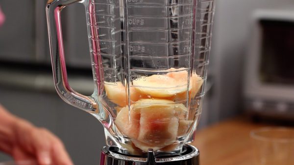 Place the peach pieces into the blender.