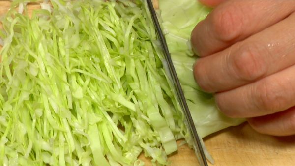 Pile them up and shred the cabbage. Serve the shredded cabbage on the plate.