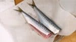 Place the sardines onto a plate and thoroughly remove the excess water with paper towels.