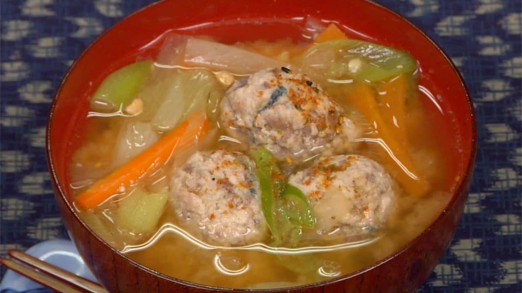 You are currently viewing Sardine Tsumire-jiru Recipe (Miso Based Fish Ball Soup with Vegetables)