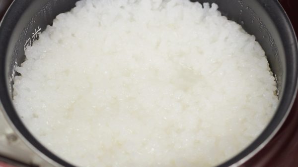 Now, the rice porridge is ready. Remove the inner bowl from the rice cooker.