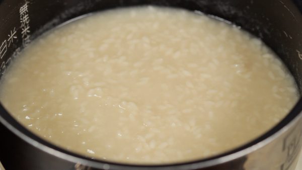 Let it sit to cool and then pour the amazake into another container. The amazake can be stored in the fridge for 7 to 10 days but you can also freeze it to keep it longer.