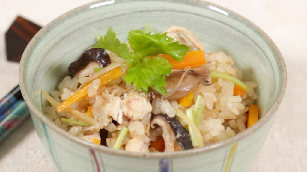 You are currently viewing Takikomi Gohan with Chicken and Mushrooms Recipe (Easy Mixed Rice in Rice Cooker)