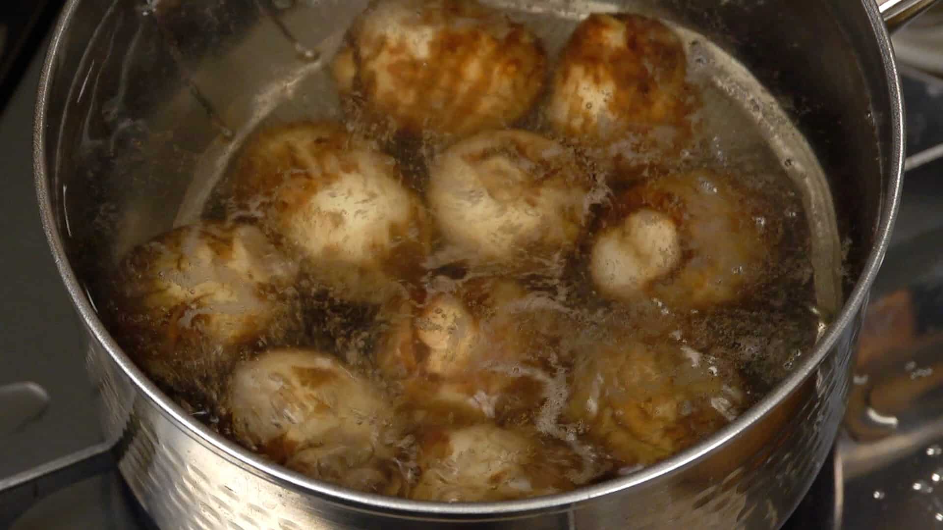 芋煮の作り方 里芋と牛肉を使った醤油味の山形風芋煮レシピ クッキングウィズドッグ