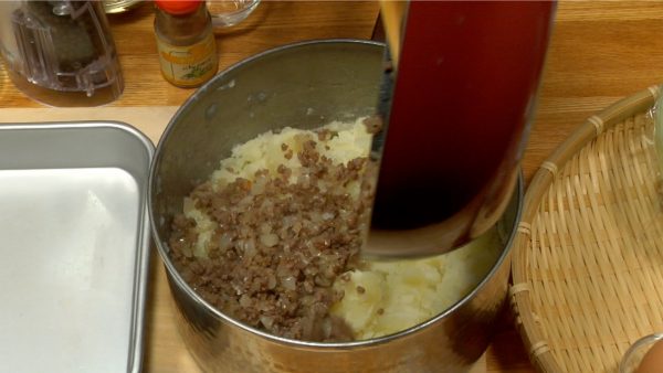 Add the meat mixture to the mashed potato. Stir to combine.