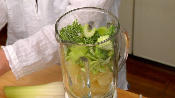 Add the vegetables in the blender.