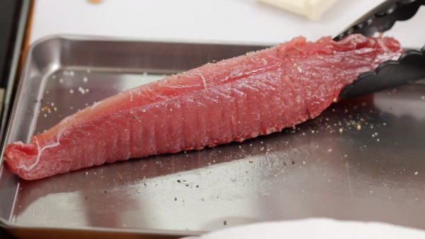 This is skipjack tuna also known as katsuo in Japan and it is the main ingredient of katsuobushi, bonito flakes. Lightly salt each side of the sashimi-grade fresh fillet. And sprinkle on the black pepper.