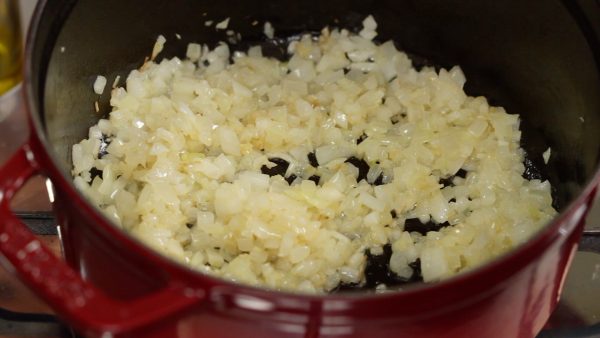 Stir-fry on medium hight heat until the onion slightly browns. Then, turn off the burner.