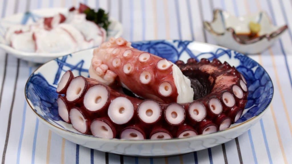 You are currently viewing How to Boil a Fresh Giant Pacific Octopus Arm (Boiled Octopus Sashimi Recipe | Mizudako)