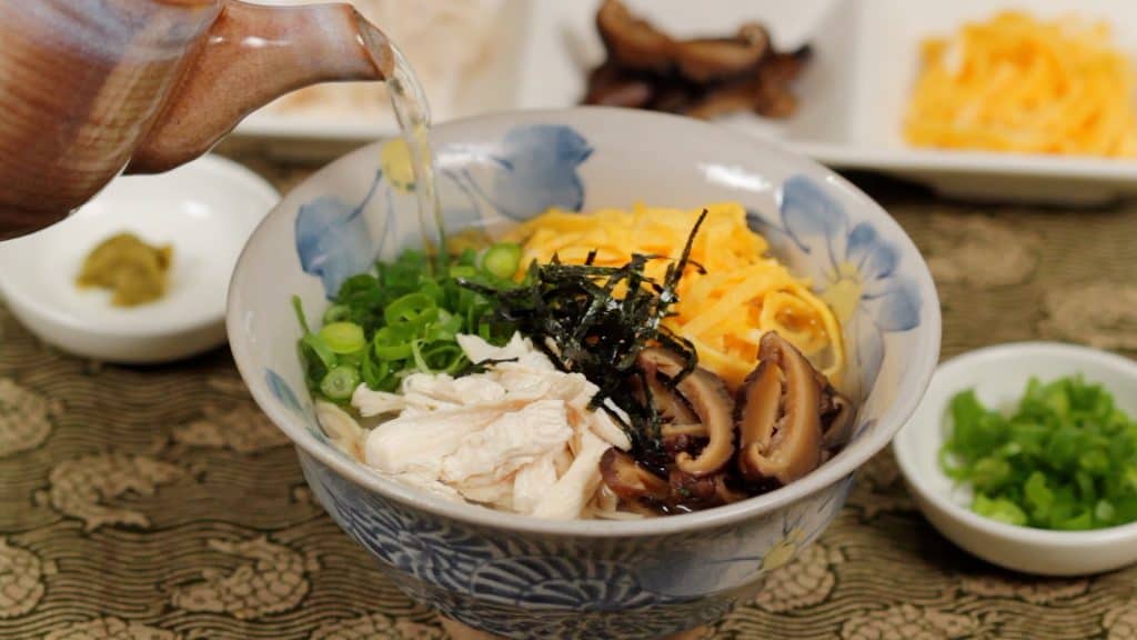 You are currently viewing Keihan Recipe (Chicken Soup over Rice with Fried Egg and Shiitake Mushrooms)