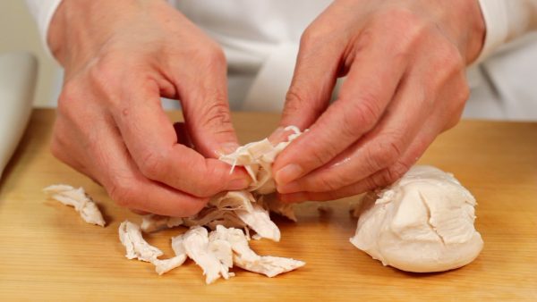 Tear the chicken into small pieces. The leftover meat can be used as a topping for other dishes, for example chicken salad.