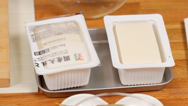 Next, freeze the packaged firm tofu and then thaw it at room temperature. This will give the tofu a spongy and chewy texture, which helps to imitate a meat-like texture.