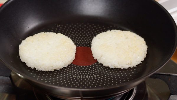 Now, coat a pan with sesame oil. Add the rice buns. Lightly brown the both sides.