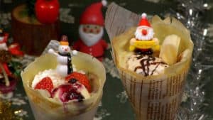 Lire la suite à propos de l’article Recette des crêpes de Noël (crêpes à la fraise ou à la banane avec de la glace)
