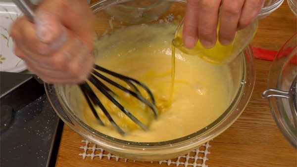Add the melted unsalted butter to the egg mixture while mixing. Use a microwave oven or bain-marie to melt the butter. Adding the ingredients in this order will help the batter mix evenly and keep the butter from separating even though it is stored in a refrigerator.