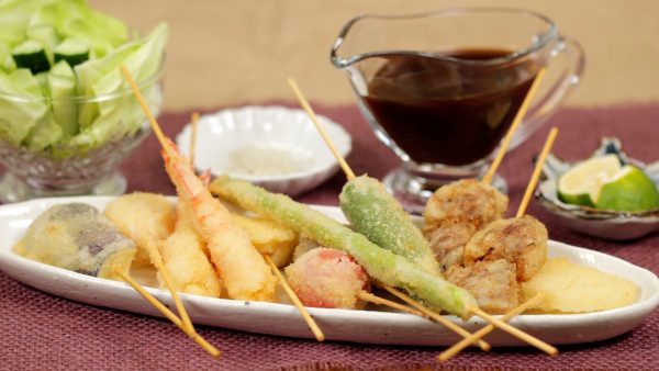 Kushikatsu is a specialty dish in Osaka, and many food bars and restaurants specialize in this dish. Be sure not to dip your kushikatsu in the sauce twice because you are sharing the sauce with other customers. Double-dipping is considered bad manners and unsanitary.