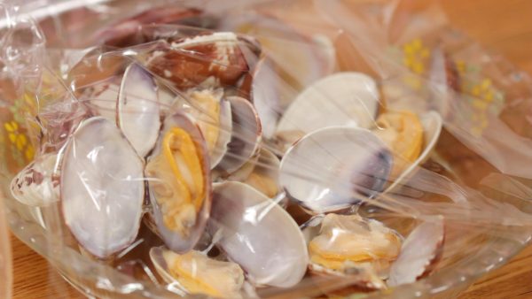 Reserve the broth and place the clams onto a plate. To help avoid drying, cover the plate with plastic wrap.