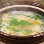 Recette de Zosui à l’oeuf et ciboulette chinoise (soupe japonaise de riz avec des champignons shiitake)