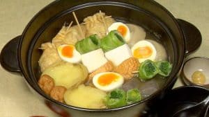 Lire la suite à propos de l’article Recette d’Oden (plat mijoté chaud d’hiver japonais avec des légumes et des produits à base de poisson type surimi) / Takarabukuro (sacs à trésor)