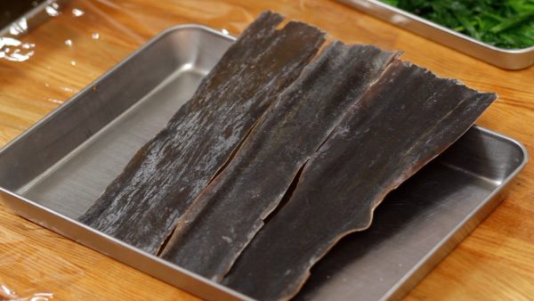 If a large sheet of kombu isn't available, you can arrange these strips of kombu instead.