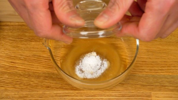 Let’s make the vinegar mixture. Combine the rice vinegar, sugar and salt and mix thoroughly. This vinegar mixture is also known as Awasezu.