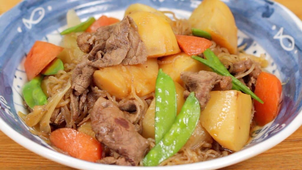 You are currently viewing Nikujaga Recipe (Beef and Potatoes Stewed in Savory Soy Sauce Based Dashi Broth)