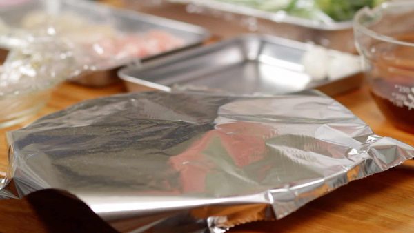 Pour les garder au chaud, couvrez l'assiette avec du papier aluminium.