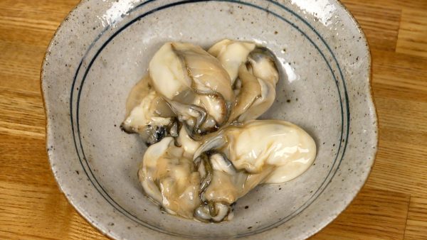 Place the oysters into a bowl.