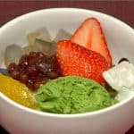 Recette de l’Anmitsu aux fruits (dessert froid traditionnel avec de l’agar-agar et de la pâte de haricots rouges)