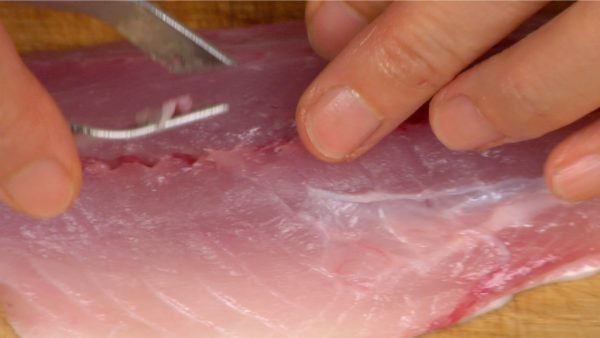 Touch the center of the fillets with your fingers to make sure there aren’t any bones left.
