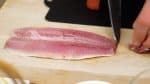 First, let’s prepare the sardine fillet. With a paper towel, remove the excess moisture thoroughly. Remove the tail fin.