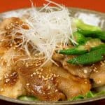 Sommerliches Butadon Rezept (Teriyaki-Schwein auf Reis mit Gemüse) Donburi