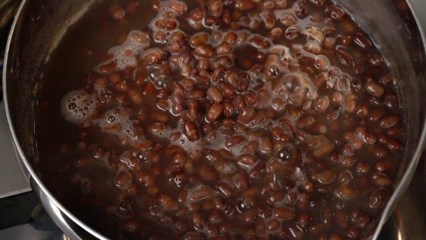 Simmering time depends on the size and harvest time of the beans and it varies from 30 minutes to 1 hour.