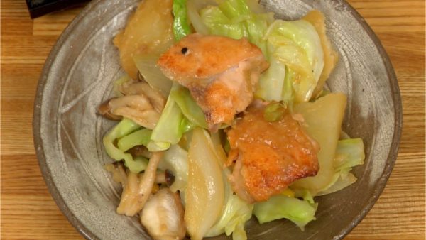 Divide the salmon into bite-size pieces, placing them onto a plate with the vegetables.