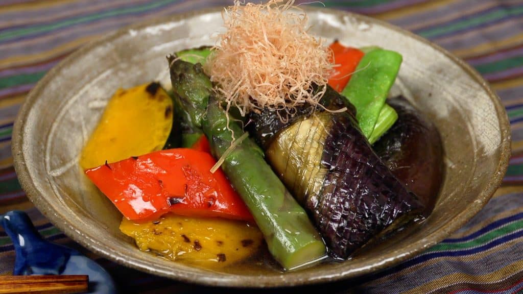 You are currently viewing Summer Vegetable Yakibitashi Recipe (Grilled Vegetables Soaked in Dashi Broth)